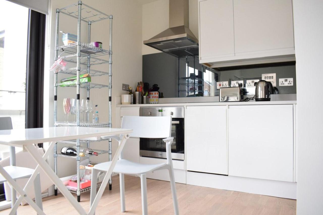 Bright 1 Bedroom Flat In North With Balcony Appartement