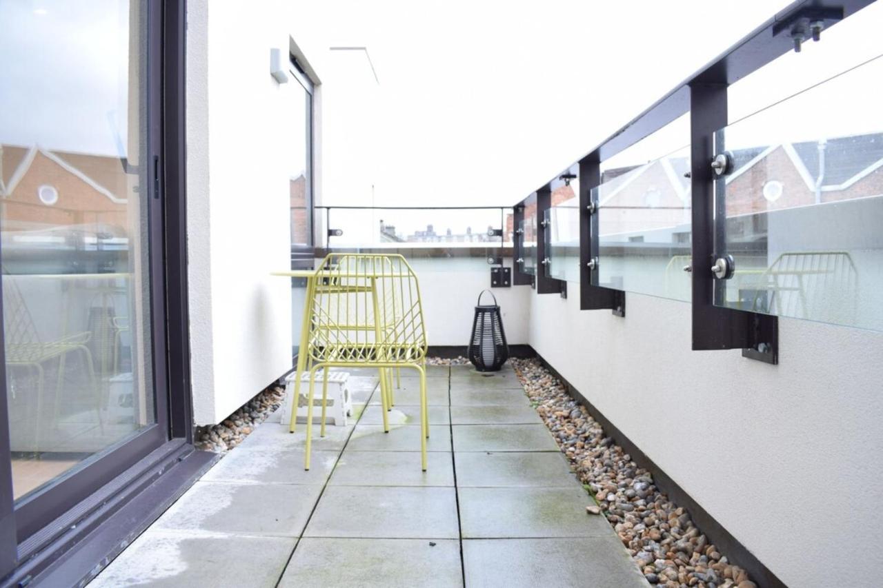 Bright 1 Bedroom Flat In North With Balcony Appartement *